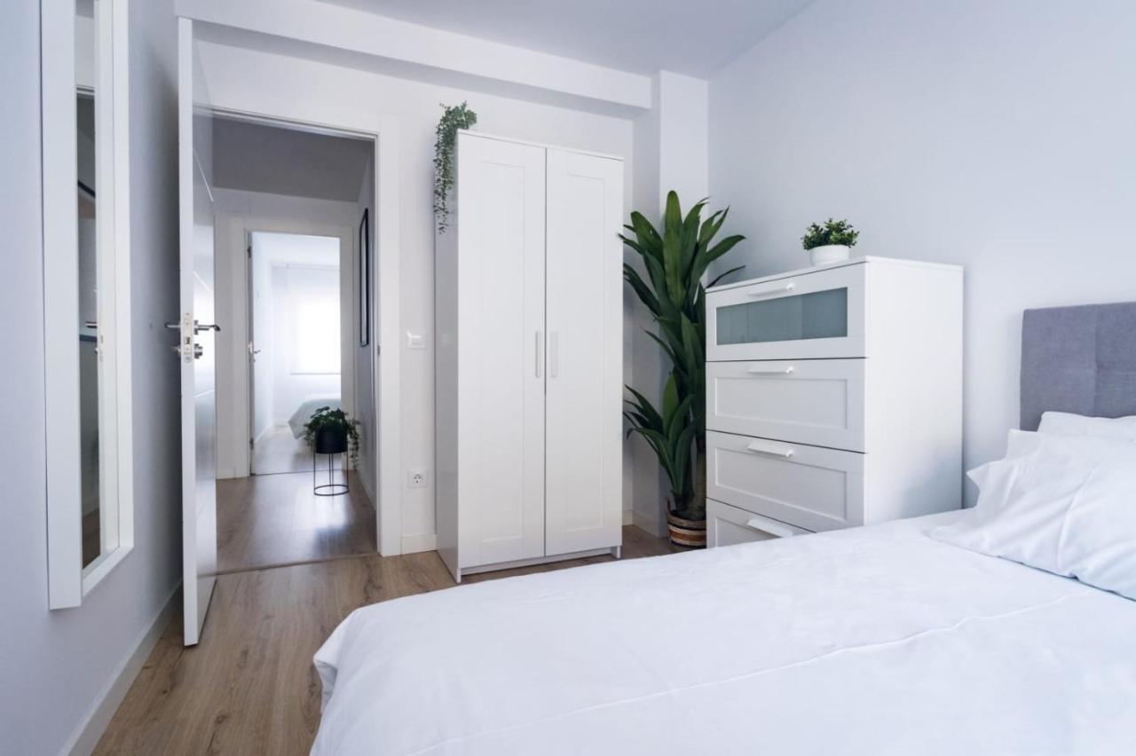 Lujoso Apartamento Entre 2 Playas Con Garaje, Wifi Gijon Exterior photo